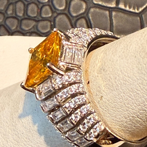 Yellow Diamond ring - Picture 3 of 10